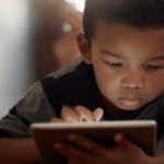 Retard de langage chez l'enfant lié à l'exposition précoce aux écrans - Mousso