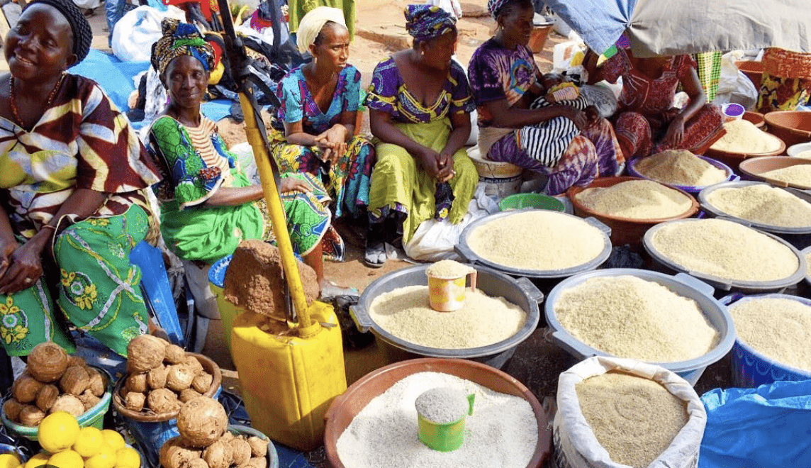 Le Loumo de Diaobé, une banque qui ne prête qu’aux plus endurantes : « les bana-bana » - Mousso