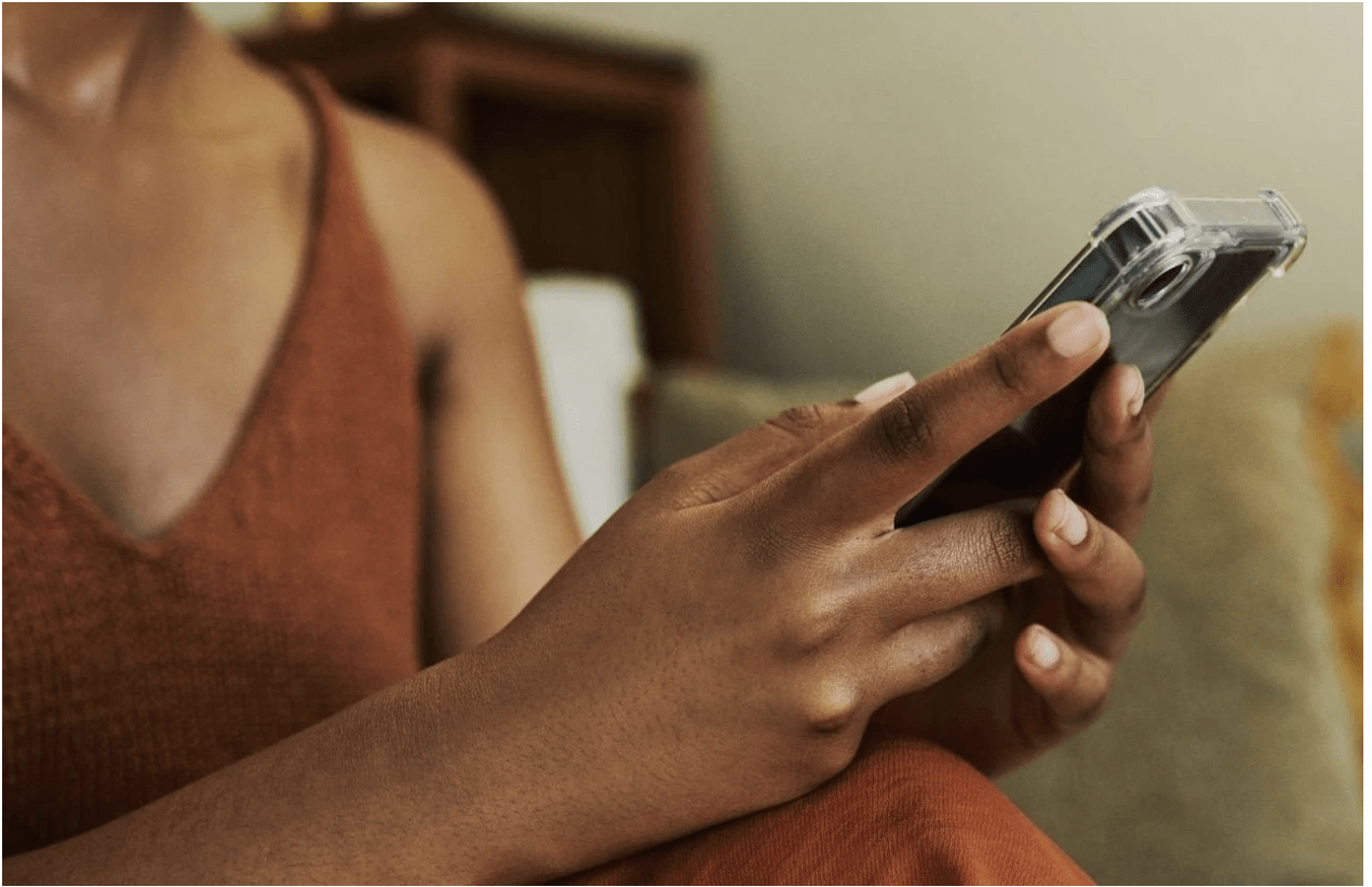 Réparation de téléphones à Colobane : quand certains réparateurs s’immiscent dans l’intimité des femmes - Mousso