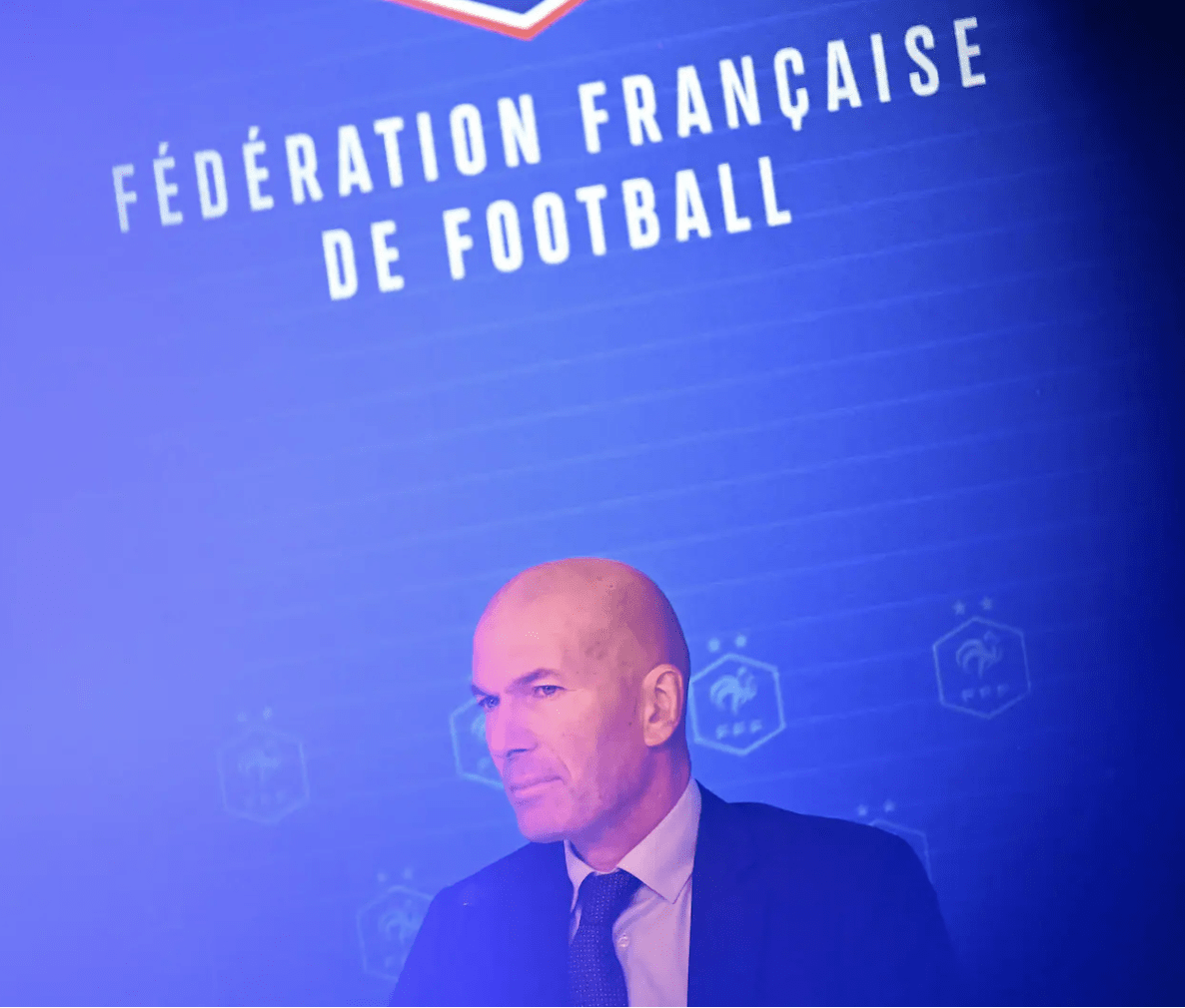 Zidane laisse les femmes sur la touche - Mousso