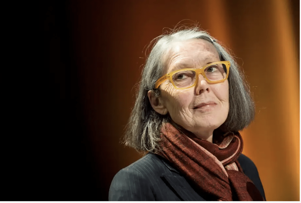 Prix Nobel de littérature : la Canadienne Anne Carson récompensée pour son œuvre « audacieuse et inventive » 2- Mousso Prix Nobel de littérature : la Canadienne Anne Carson récompensée pour son œuvre « audacieuse et inventive » - Mousso